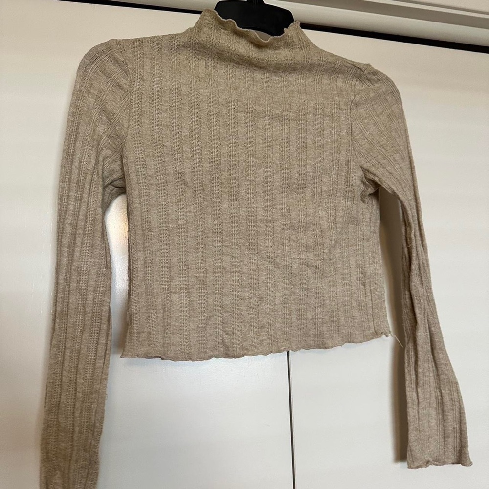 Women’s mock neck long sleeve! Cream colored, size medium!